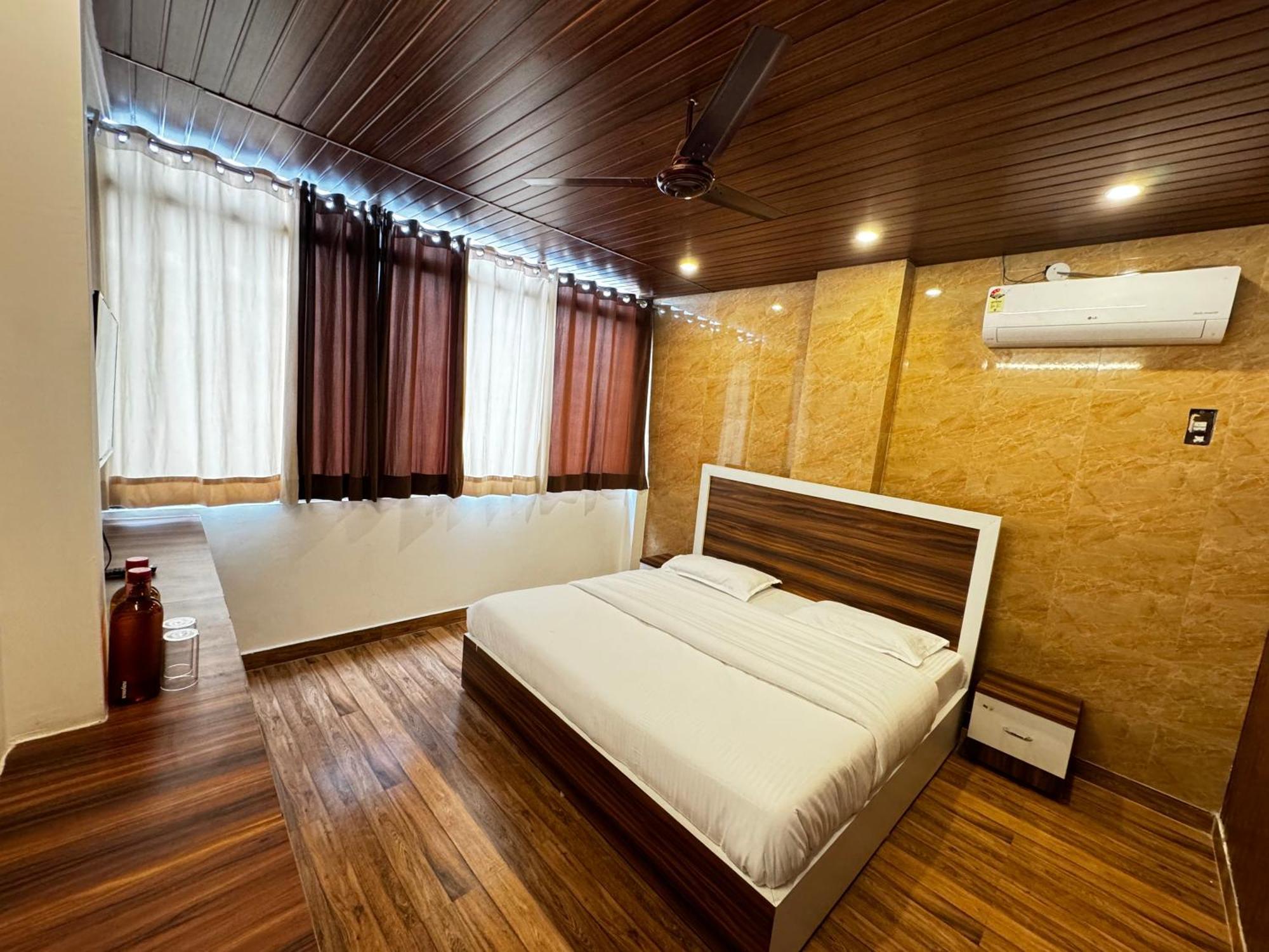 Hotel Walk Inn 法里达巴德 外观 照片