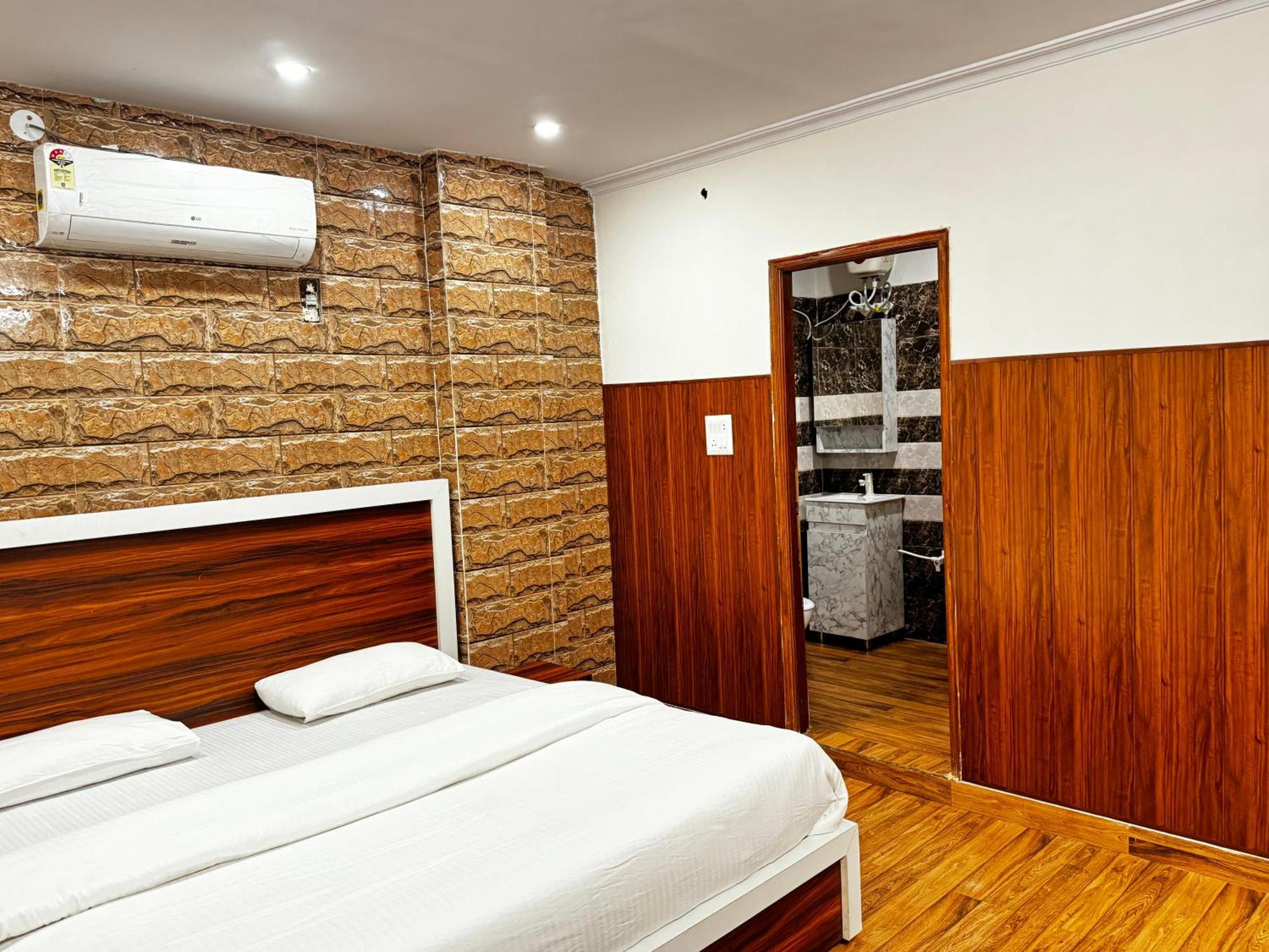 Hotel Walk Inn 法里达巴德 外观 照片